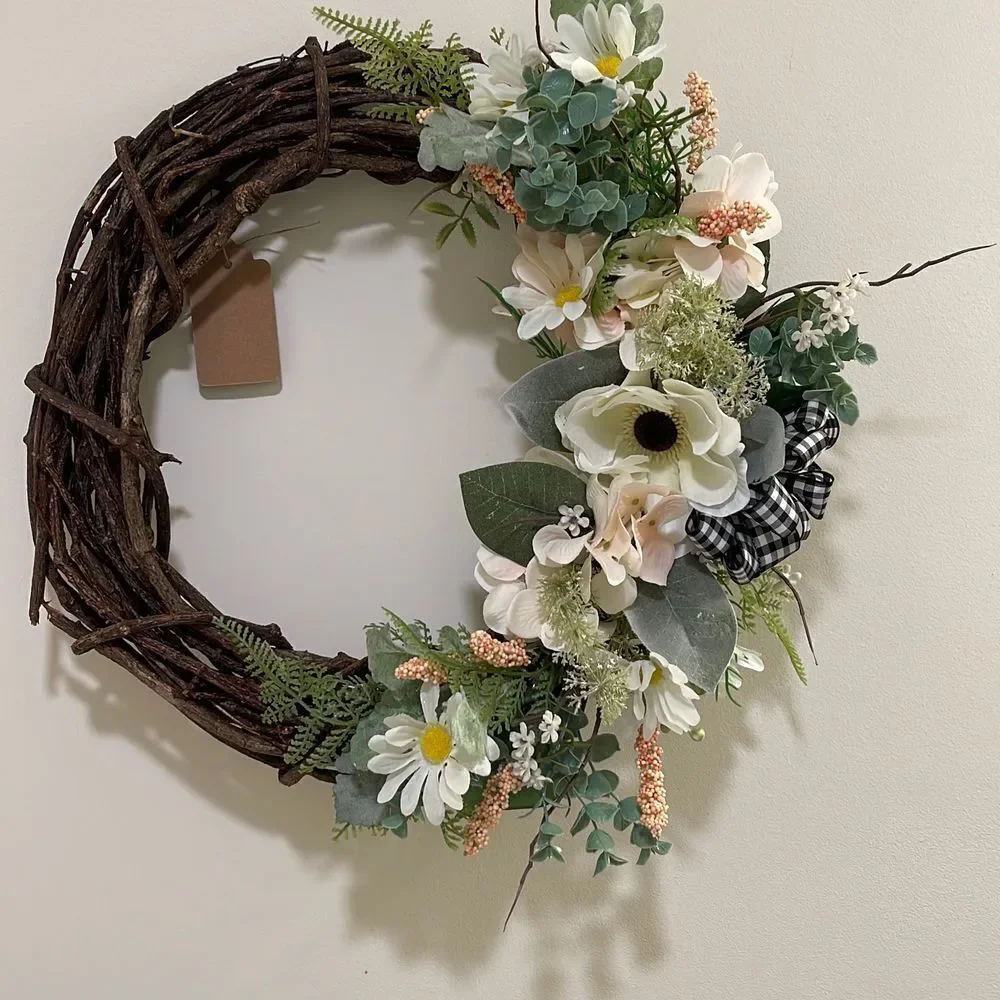 Home‎ Decor. 14” Homemade Wreath. Grapevine. Peach/Cream w/black gingham bow.